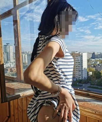 В Москве я живу уже несколько лет и знаю как доставить тебе удовольствие. Мои услуги включают классический и эротический массаж, французский минет, различные позы и многое другое. У меня есть отличные отзывы от моих клиентов, которые описывают меня как любвеобильную и страстную девушку. Я с удовольствием пришлю тебе свои фото, чтобы ты мог увидеть меня во всей красе. Давай создадим незабываемые впечатления вместе! 💋🌹 Анна