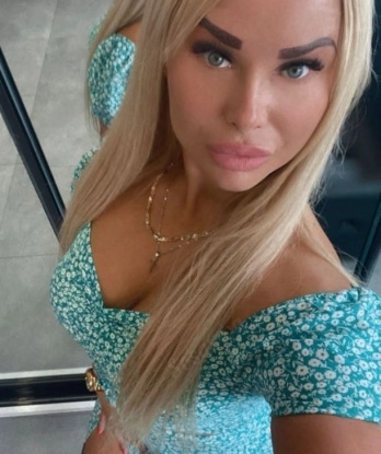 🌸 Со мной ты окунешься в мир страсти и наслаждения. Я нежная и опытная, всегда готова предложить тебе незабываемое время. 💋 Мои услуги включают классический секс, оральные ласки, массаж и многое другое. Я умею создать атмосферу истинного удовольствия! 🌟 Мои фото настоящие, и отзывы моих клиентов говорят о моем профессионализме и отличном сервисе. Жду тебя в Москве, чтобы сделать наше свидание незабываемым! 💫 Евгения