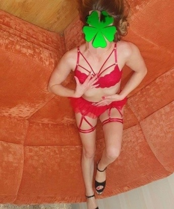 Разнообразие моих услуг оставит тебя полностью удовлетворенным. 💋 Страстные поцелуи, эротический массаж, эксперименты - выбирай, что тебе ближе по душе. 🌟 Возможно, ты знаешь меня по отзывам от моих предыдущих довольных клиентов - их необыкновенные впечатления это лучшая рекомендация. 📸 Посмотри мои фото - они говорят самыми яркими цветами о моей красоте и соблазнительности. Жду вас в Москве, чтобы создать самое незабываемое веселье и расслабление! 💫✨ Лена